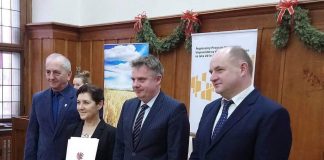 Duże pieniądze na drogi! Starosta, Wicestarosta, Sarbnik oraz Marszałek po podpisaniu umowy