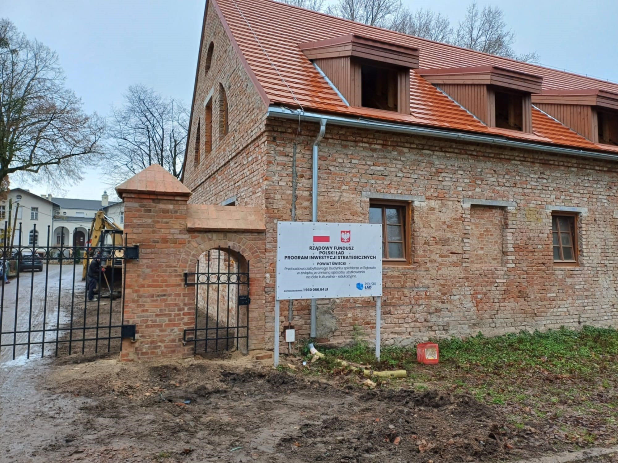 Zakończenie inwestycji pn. „Renowacja XIX-wiecznej bramy wjazdowej oraz muru ogrodzenia w Bąkowie”
