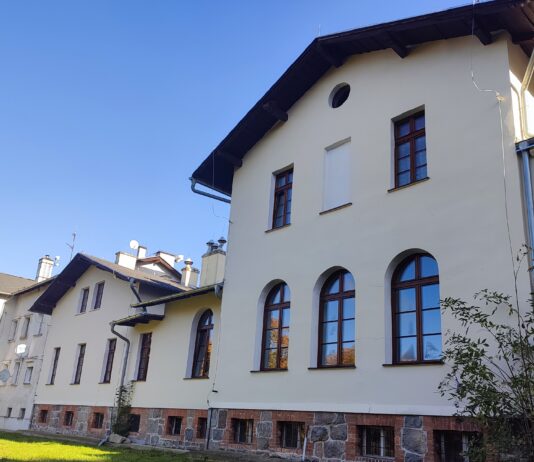 Wymiana okien w placówkach w Bąkowie